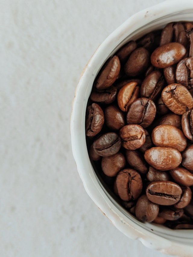 How to Tell if Coffee Beans Are Oily: Simple Signs & Causes